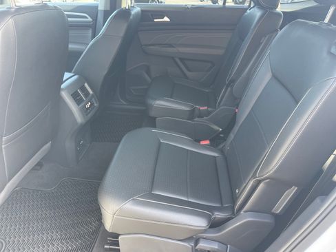 Used 2023 Volkswagen Atlas SEL R-Line AWD/4WD image 12