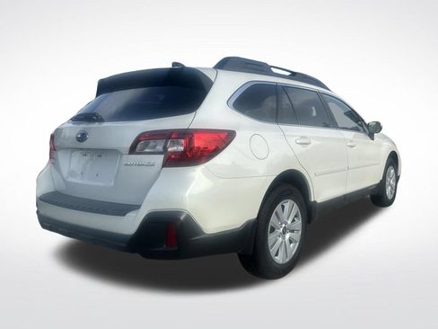 Used 2018 Subaru Outback 2.5i Premium AWD/4WD image 5