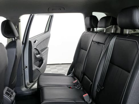 Certified 2023 Volkswagen Tiguan SE FWD image 21