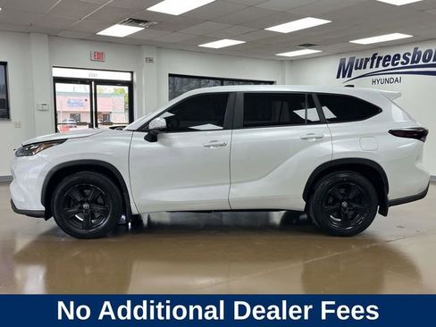 Used 2023 Toyota Highlander LE AWD/4WD image 9