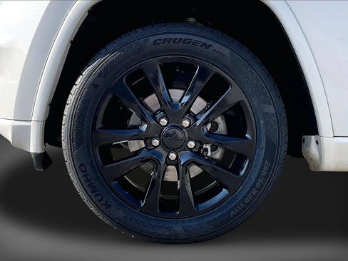 Used 2017 Jeep Grand Cherokee Altitude RWD image 32