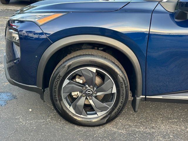 Certified 2025 Nissan Rogue SV AWD/4WD image 7