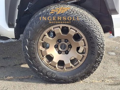 Used 2025 Toyota Tacoma Trailhunter image 8