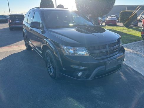 Used 2019 Dodge Journey SE w/ Premium Group image 2