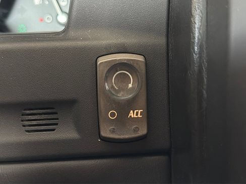 Used 2004 Cadillac XLR RWD image 27