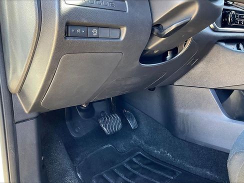 Used 2024 Nissan Rogue S image 35