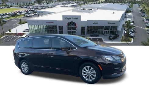 Certified 2017 Chrysler Pacifica Touring w/ Tire & Wheel Group FWD image 13