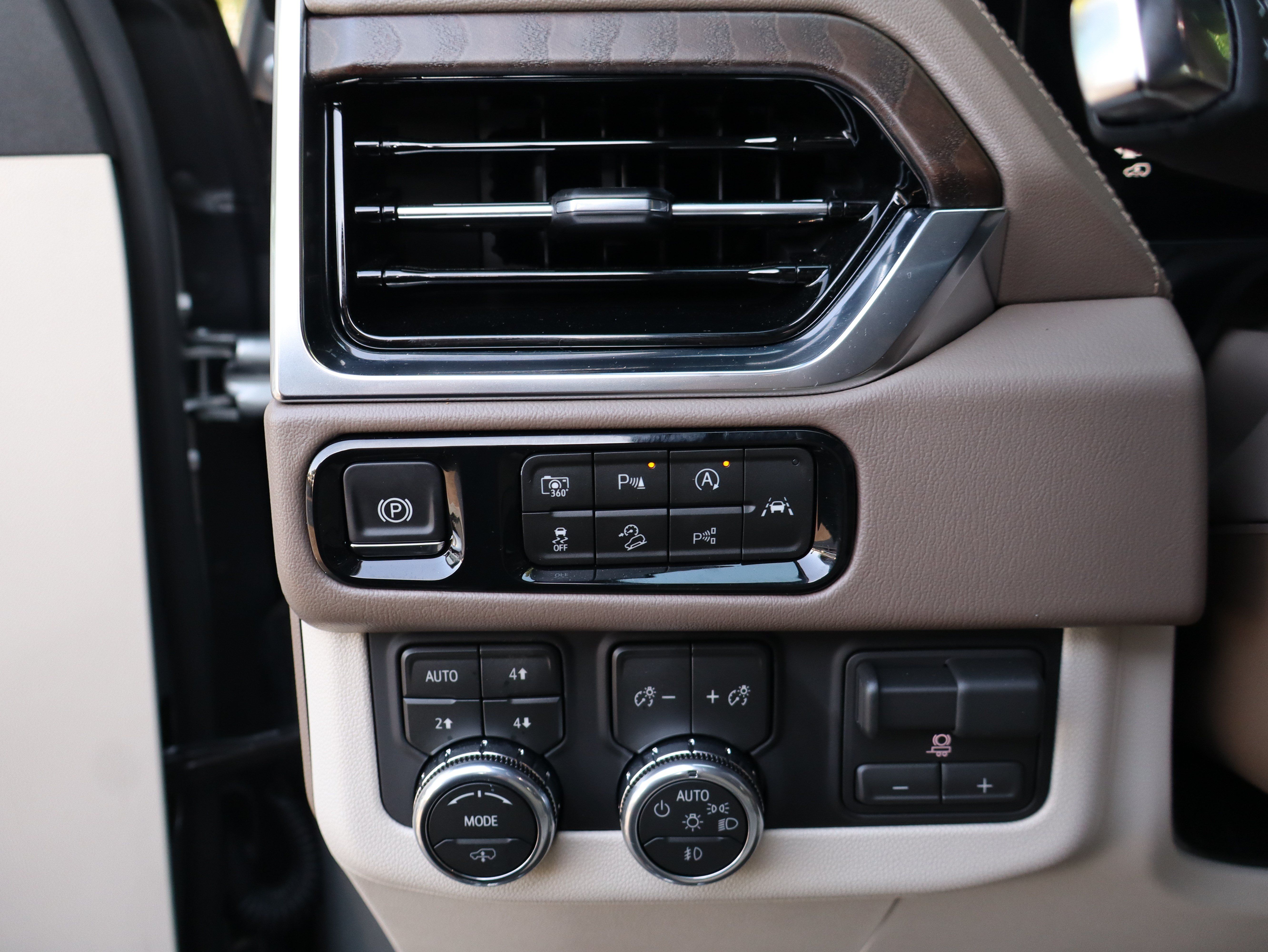 Used 2026 GMC Yukon XL Denali w/ Denali Reserve Package AWD/4WD image 25