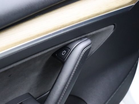 Used 2023 Tesla Model 3 Standard Range image 39