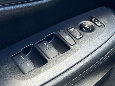 Certified 2025 Honda HR-V LX image 24