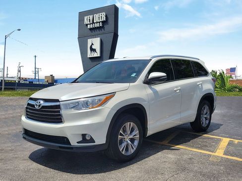 Used 2015 Toyota Highlander XLE FWD image 1