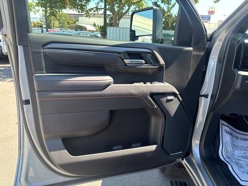 Used 2025 GMC Sierra 2500 AT4 w/ AT4 Premium Plus Package AWD/4WD image 17