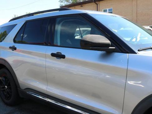 Used 2020 Ford Explorer XLT RWD image 4