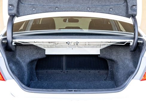 Used 2015 Toyota Camry LE image 21