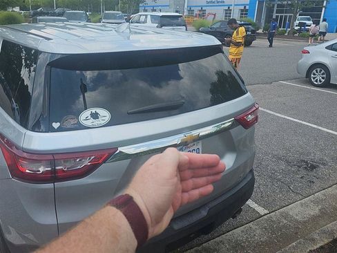 Used 2020 Chevrolet Traverse LS FWD image 3