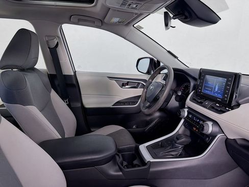 Used 2021 Toyota RAV4 XLE w/ Convenience Package FWD image 28
