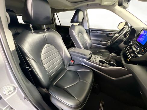 Used 2023 Toyota Highlander XLE image 31