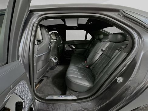 Used 2023 BMW 760i xDrive AWD/4WD image 25