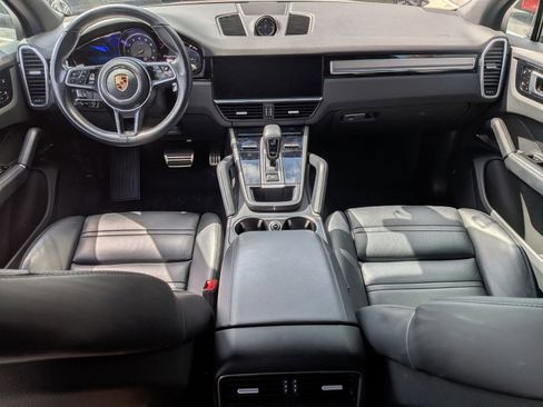 Used 2019 Porsche Cayenne S image 18