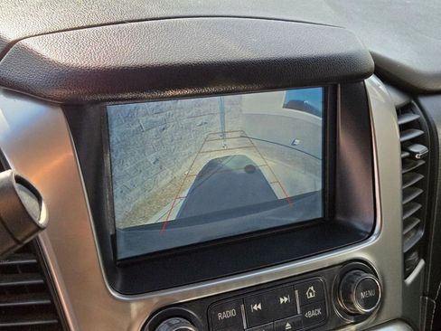 Used 2018 Chevrolet Suburban LT image 12