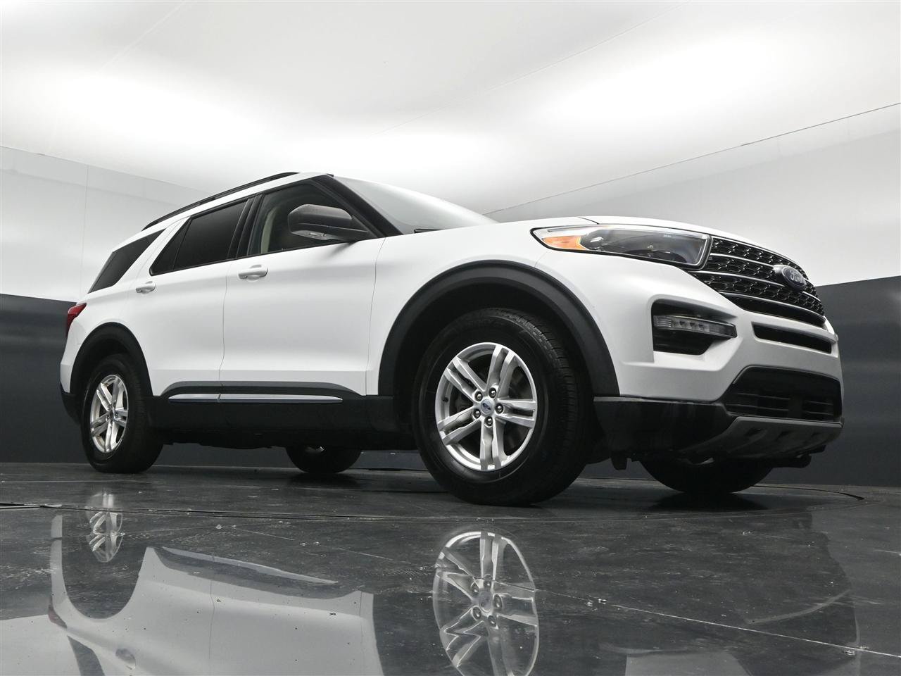 Used 2021 Ford Explorer XLT w/ Equipment Group 202A RWD image 29