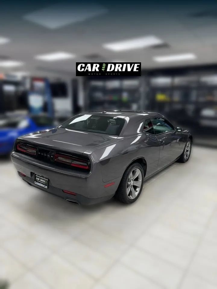 Used 2016 Dodge Challenger SXT RWD image 4