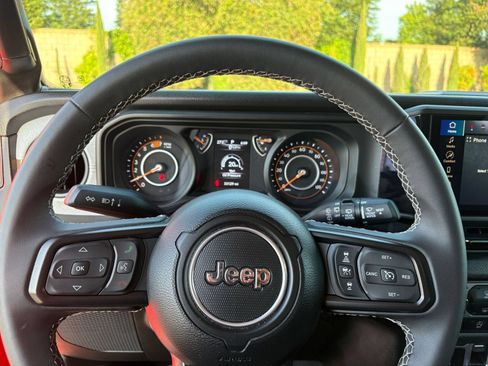 Used 2025 Jeep Wrangler Unlimited Sport AWD/4WD image 22