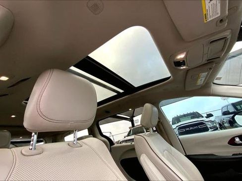 Certified 2019 Chrysler Pacifica Limited image 19