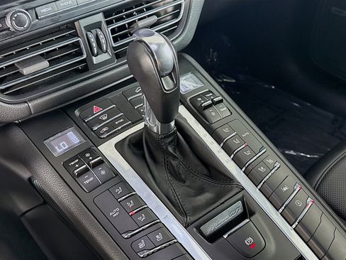 Used 2021 Porsche Macan S image 20