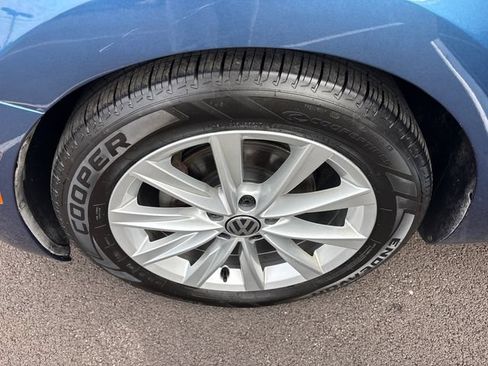 Used 2017 Volkswagen Beetle 1.8T SE FWD image 31