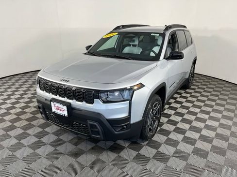 Used 2026 Jeep Cherokee Laredo AWD/4WD image 3