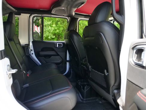 Used 2024 Jeep Wrangler Unlimited Rubicon AWD/4WD image 45