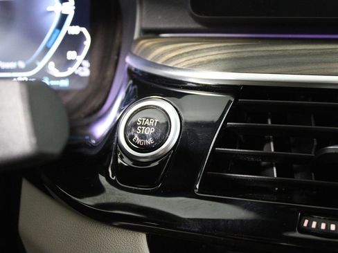 Used 2023 BMW 530e w/ M Sport Package image 19