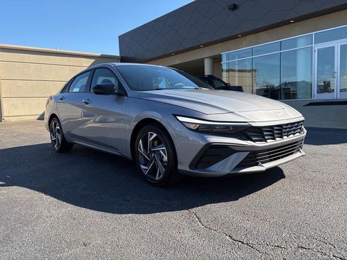 Certified 2025 Hyundai Elantra Sport FWD image 3