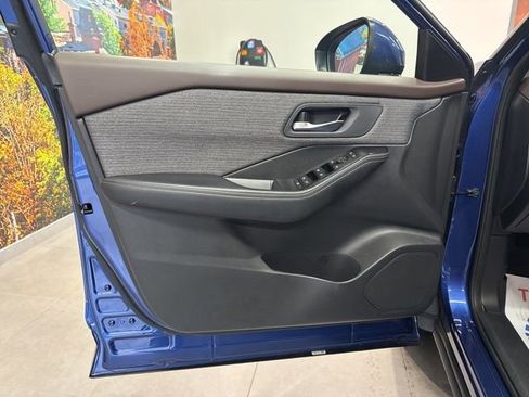 Used 2023 Nissan Rogue SV image 20