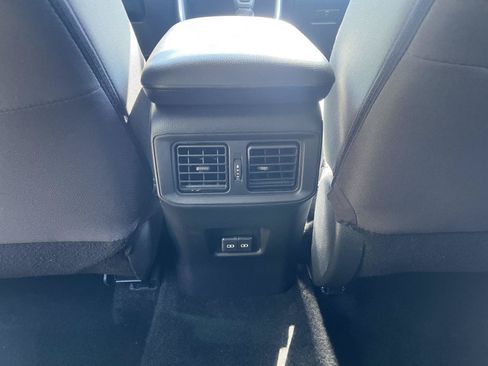Used 2025 Toyota RAV4 XLE AWD/4WD image 18