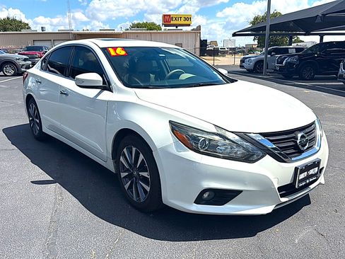 Used 2016 Nissan Altima 2.5 SL w/ 2.5 Technology w/LED Package FWD image 2