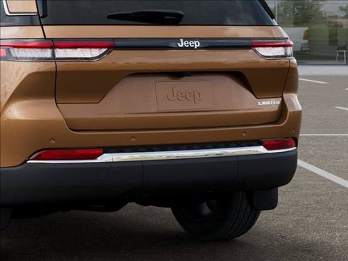 New 2026 Jeep Grand Cherokee Limited w/ Luxury Tech Group II RWD image 13
