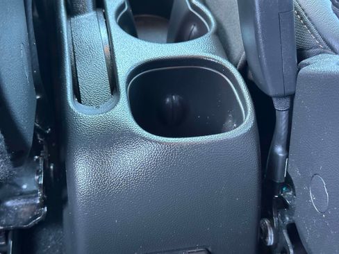 Used 2022 Chevrolet Trax LT w/ LT Convenience Package image 12