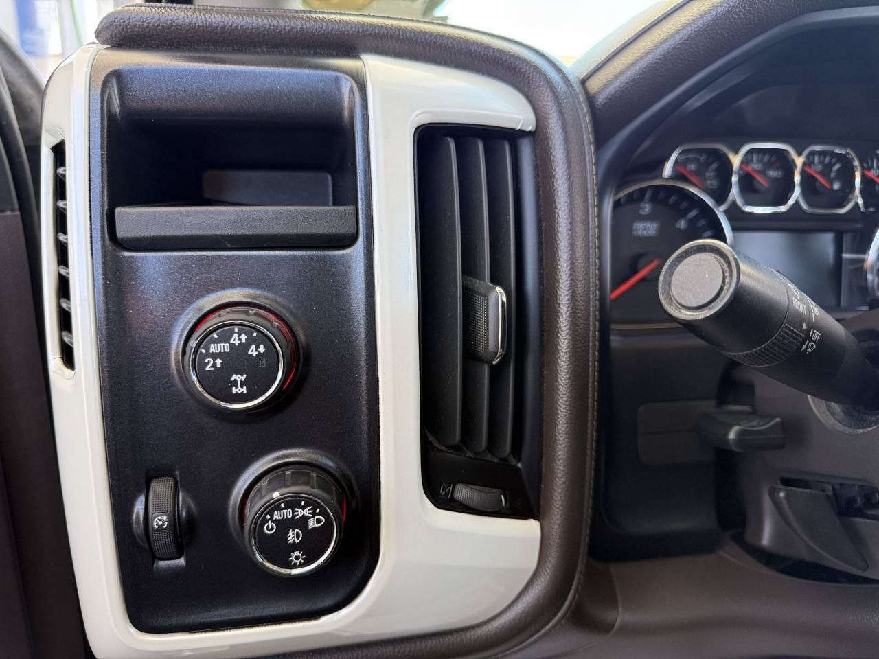 Used 2014 GMC Sierra 1500 SLT w/ SLT Crew Cab Value Package AWD/4WD image 21