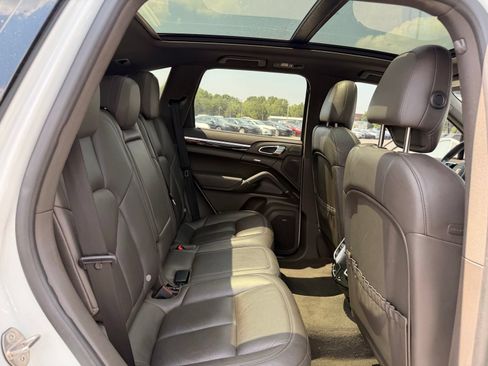 Used 2016 Porsche Cayenne S AWD/4WD image 21