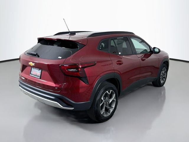 Used 2025 Chevrolet Trax LT w/ LT Convenience Package FWD image 7