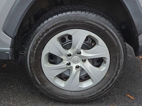 Used 2019 Toyota RAV4 LE image 31