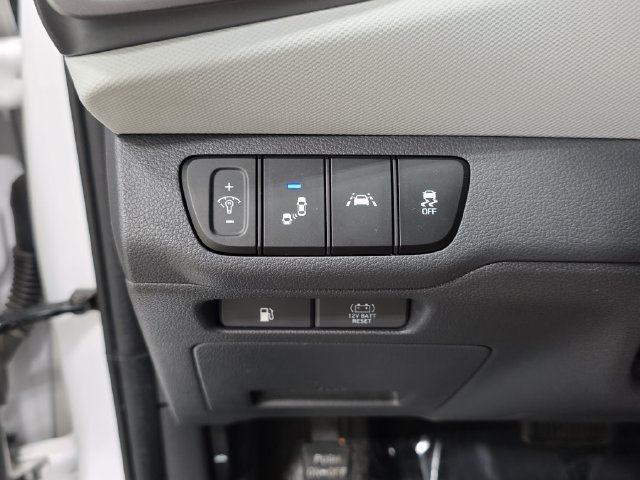 Used 2020 Hyundai Ioniq SE FWD image 26