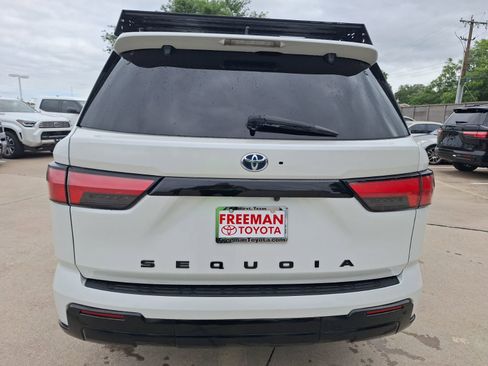 Used 2023 Toyota Sequoia Platinum AWD/4WD image 5