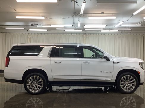 Used 2024 GMC Yukon XL Denali w/ Advanced Technology Package RWD image 4