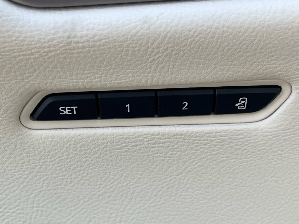 Used 2022 Cadillac XT6 Premium Luxury FWD image 30