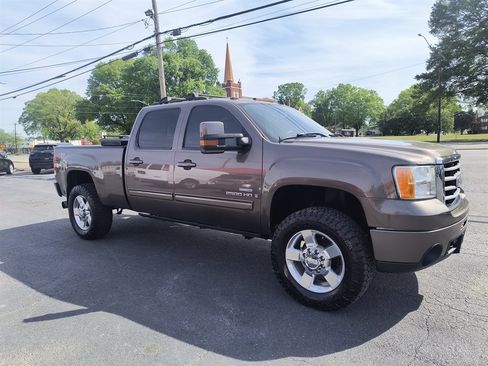 Used 2008 GMC Sierra 2500 SLT w/ Z71 Off-Road Package image 7