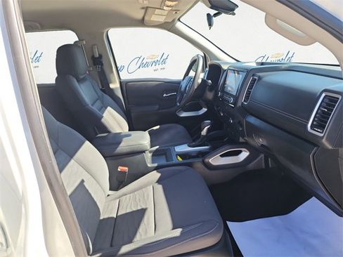 Used 2022 Nissan Frontier SV w/ Technology Package image 13