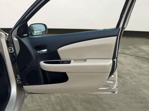 Used 2013 Chrysler 200 Limited FWD image 17